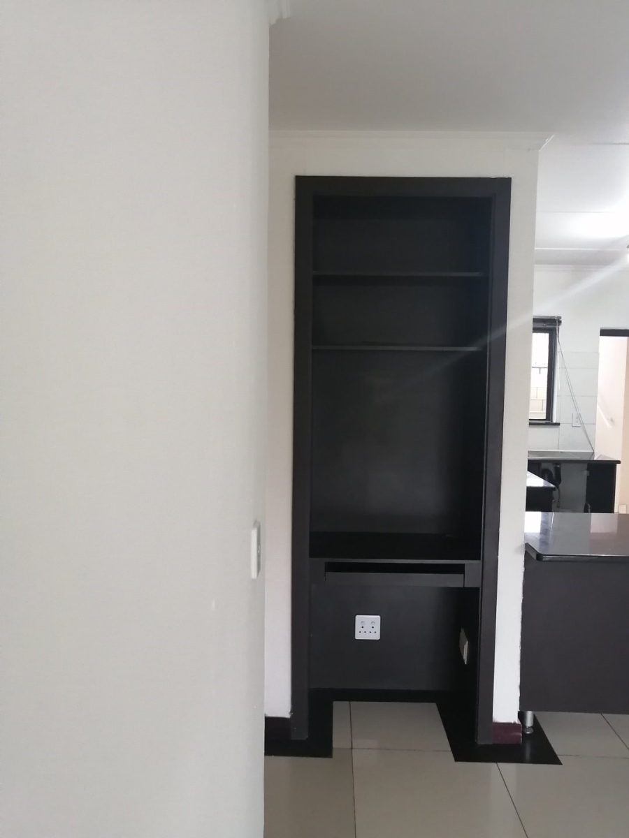 To Let 2 Bedroom Property for Rent in Noordwyk Gauteng