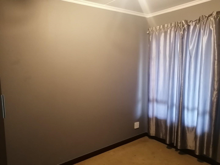 To Let 2 Bedroom Property for Rent in Noordwyk Gauteng
