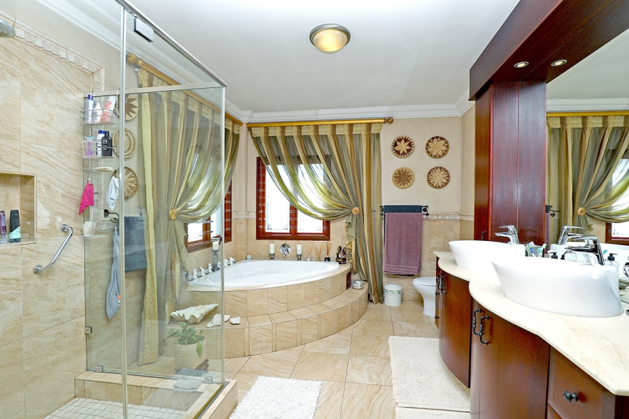 4 Bedroom Property for Sale in Broadacres Gauteng