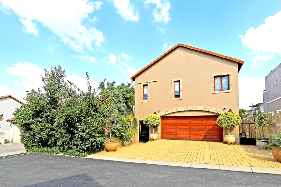 4 Bedroom Property for Sale in Broadacres Gauteng