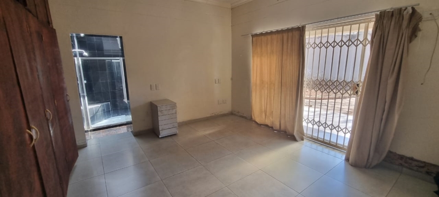 3 Bedroom Property for Sale in Cyrildene Gauteng