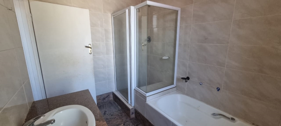 3 Bedroom Property for Sale in Cyrildene Gauteng