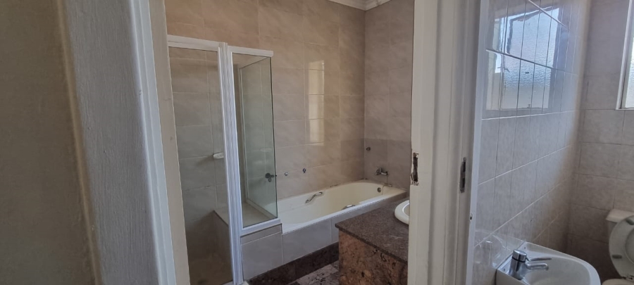 3 Bedroom Property for Sale in Cyrildene Gauteng