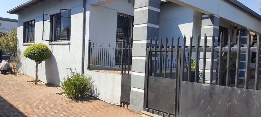 5 Bedroom Property for Sale in Edendale Gauteng
