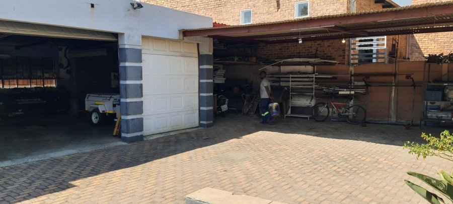 5 Bedroom Property for Sale in Edendale Gauteng