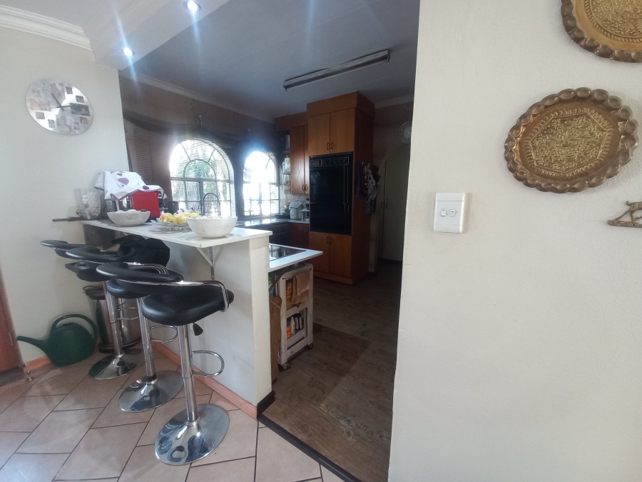 5 Bedroom Property for Sale in Croydon Gauteng