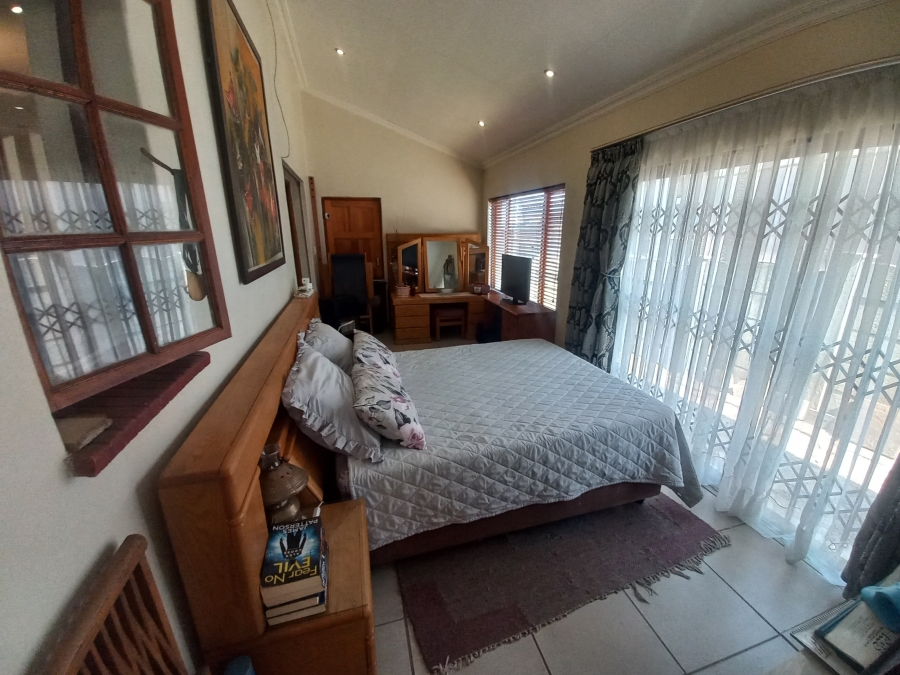 5 Bedroom Property for Sale in Croydon Gauteng