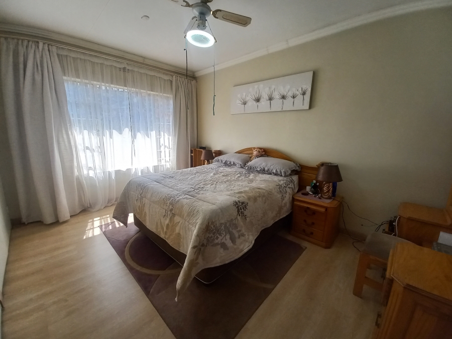 5 Bedroom Property for Sale in Croydon Gauteng