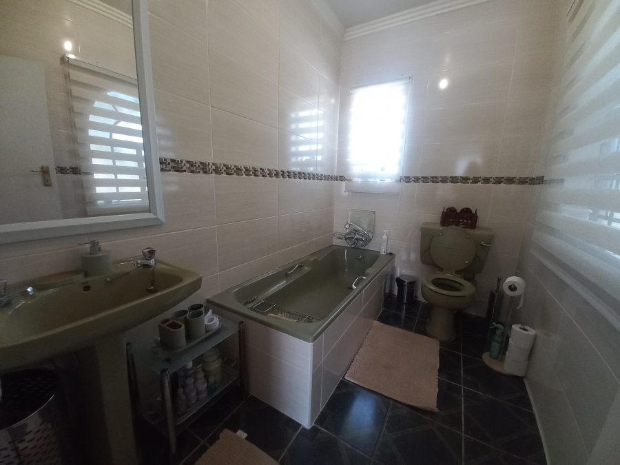 5 Bedroom Property for Sale in Croydon Gauteng