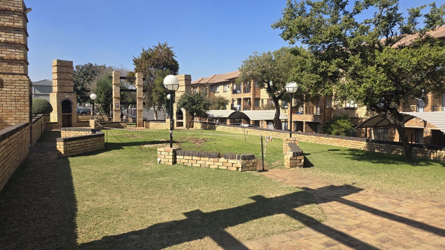 To Let 2 Bedroom Property for Rent in Halfway Gardens Gauteng