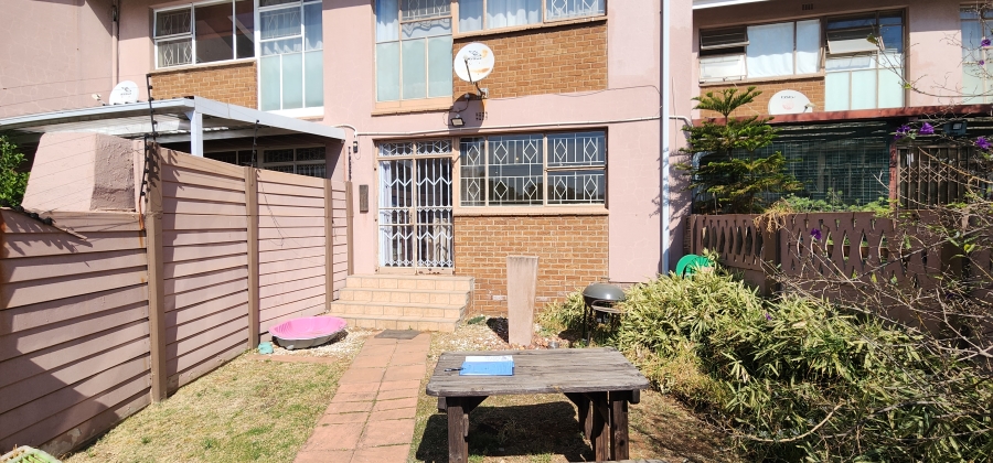 2 Bedroom Property for Sale in Brackenhurst Gauteng
