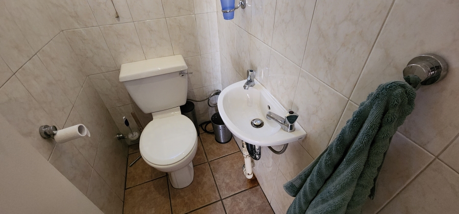 2 Bedroom Property for Sale in Brackenhurst Gauteng