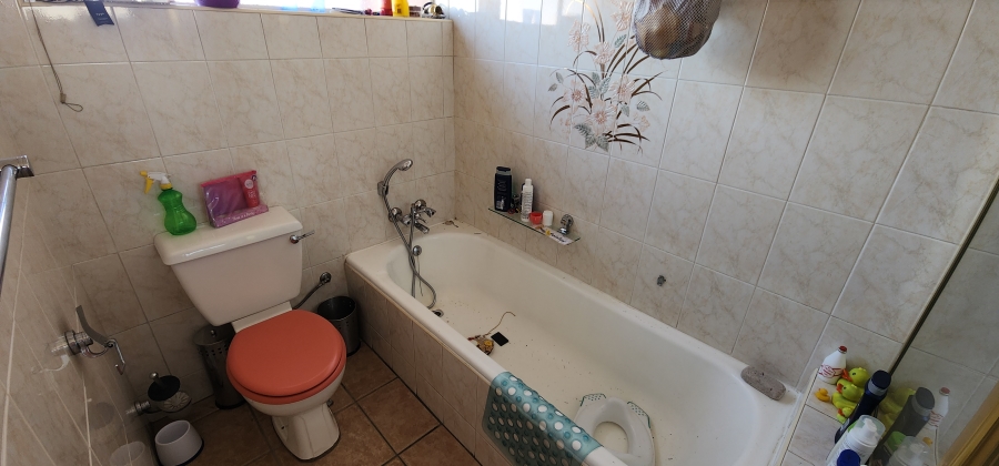2 Bedroom Property for Sale in Brackenhurst Gauteng