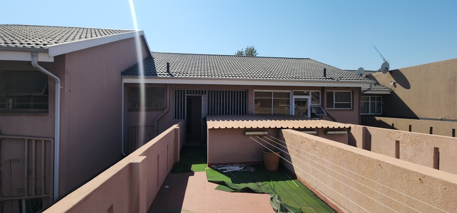 2 Bedroom Property for Sale in Brackenhurst Gauteng