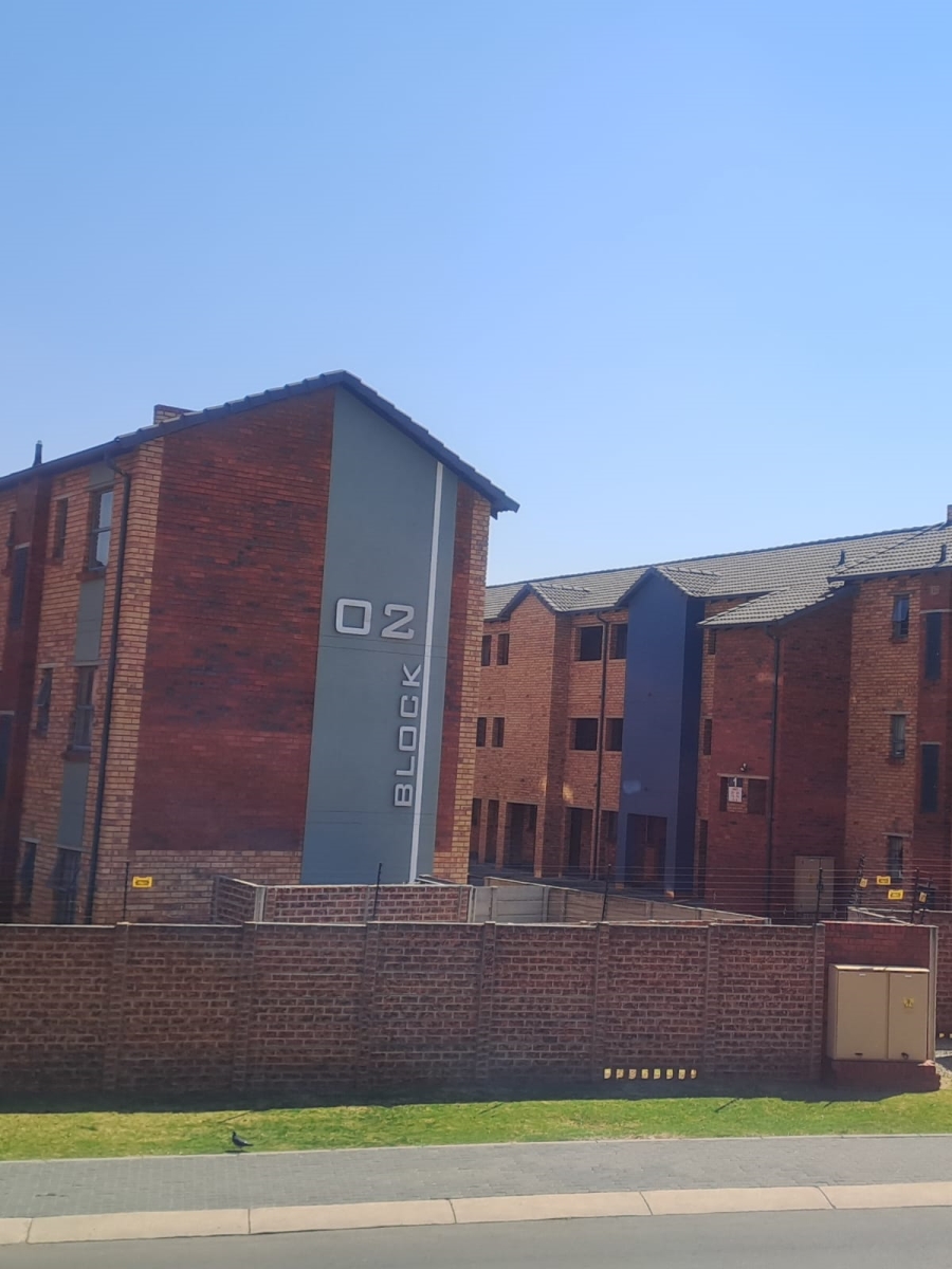 2 Bedroom Property for Sale in Olifantsvlei Gauteng