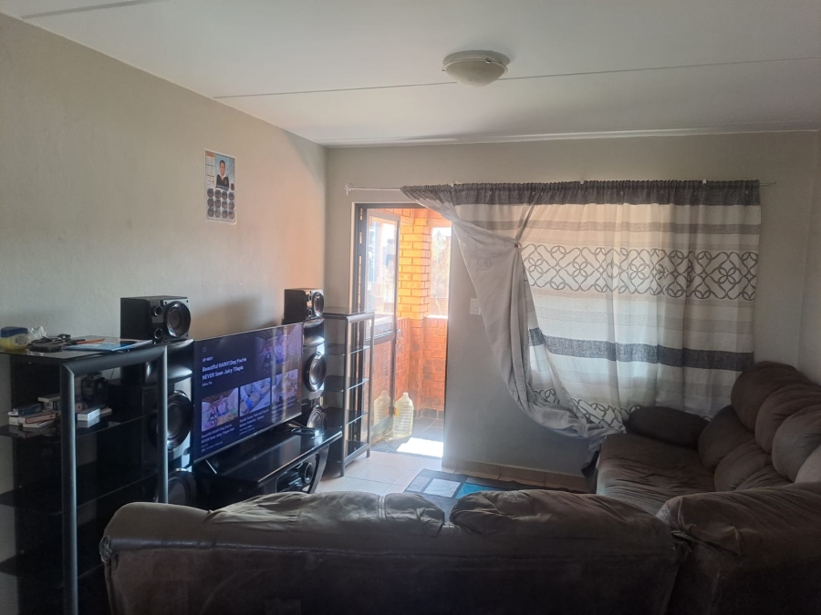 2 Bedroom Property for Sale in Olifantsvlei Gauteng