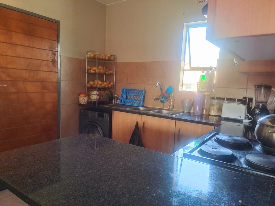 2 Bedroom Property for Sale in Olifantsvlei Gauteng