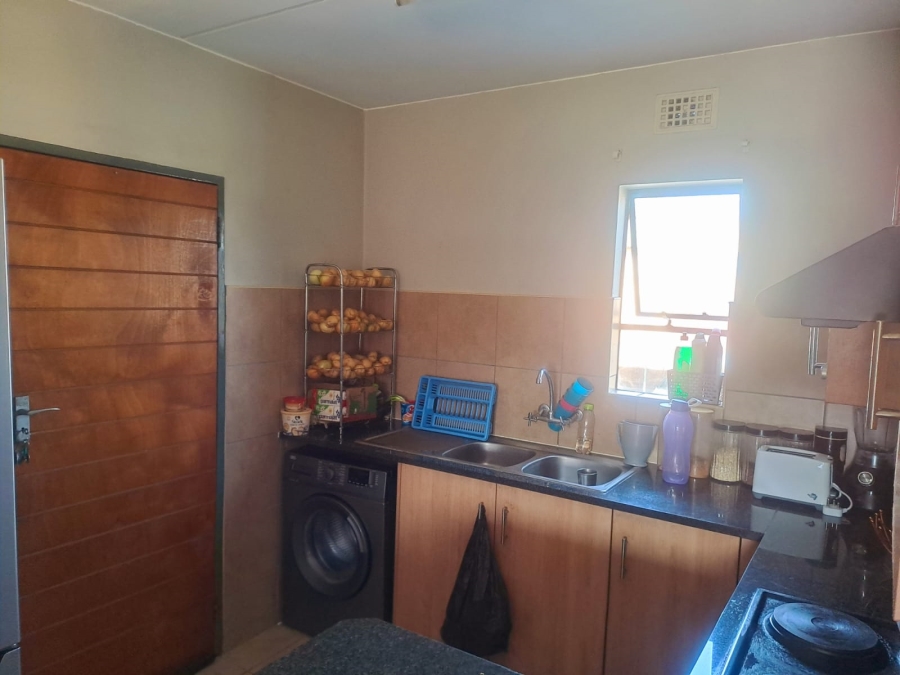 2 Bedroom Property for Sale in Olifantsvlei Gauteng