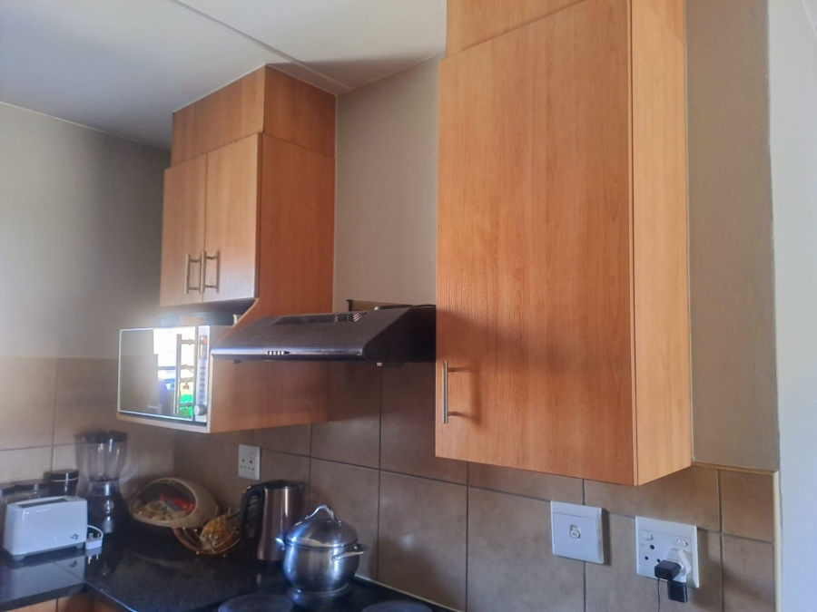 2 Bedroom Property for Sale in Olifantsvlei Gauteng