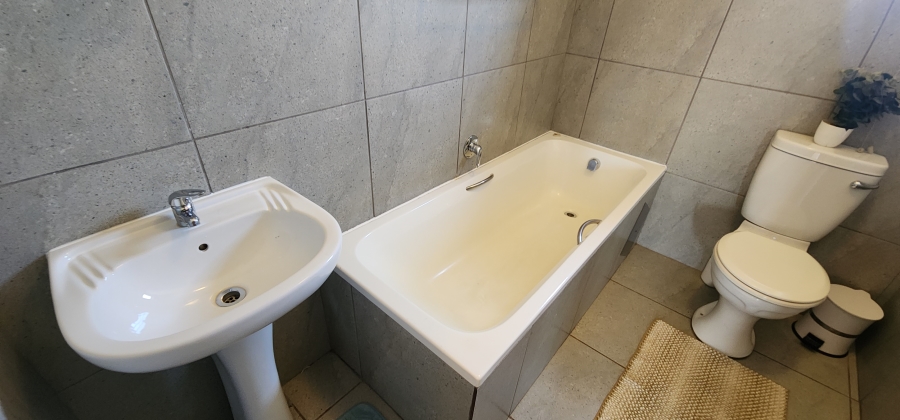 4 Bedroom Property for Sale in Albertsdal Gauteng