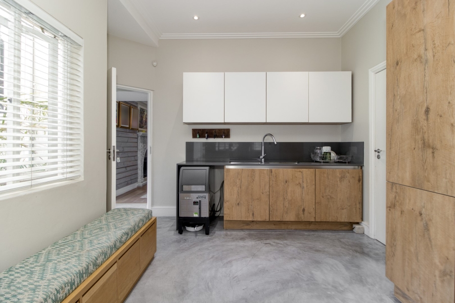 5 Bedroom Property for Sale in Benmore Gardens Gauteng