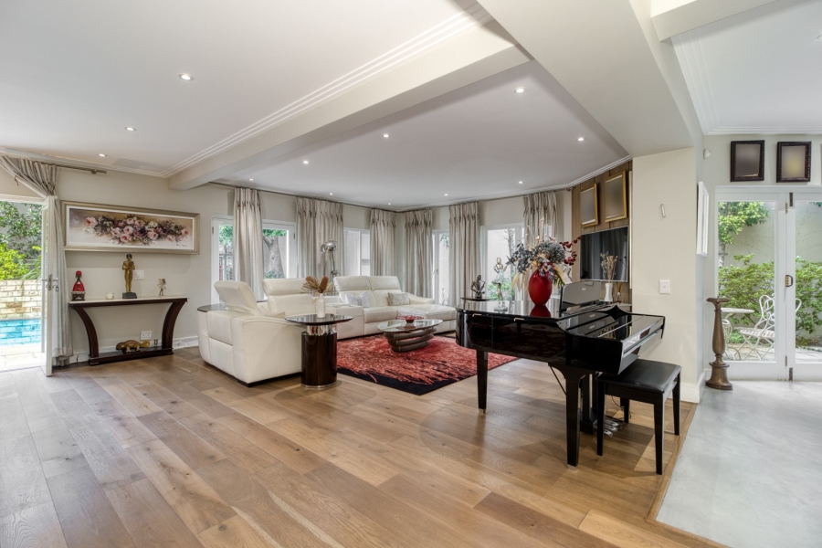 5 Bedroom Property for Sale in Benmore Gardens Gauteng