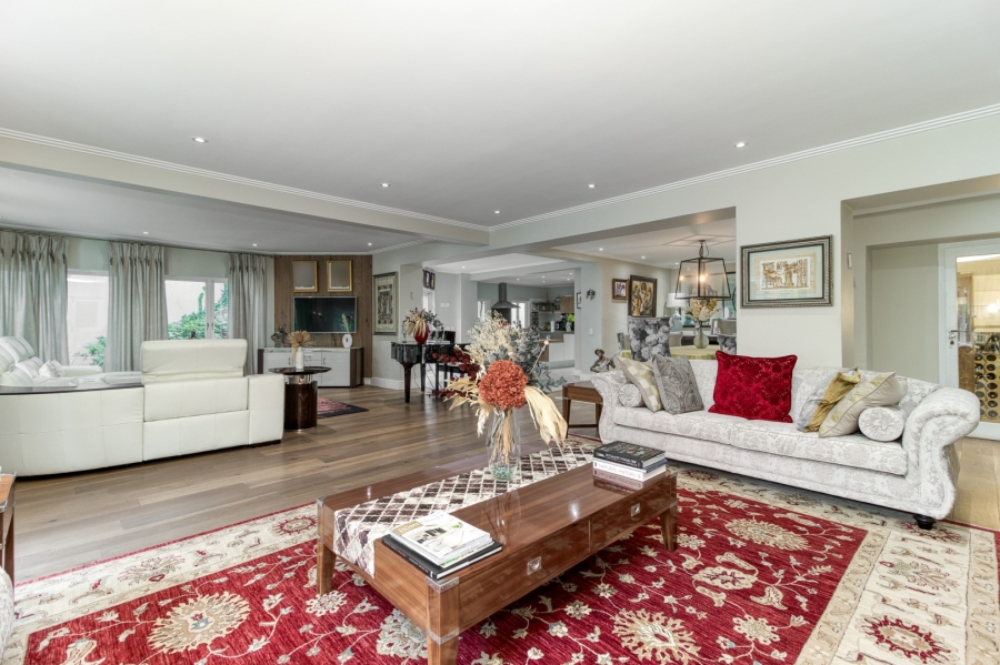5 Bedroom Property for Sale in Benmore Gardens Gauteng