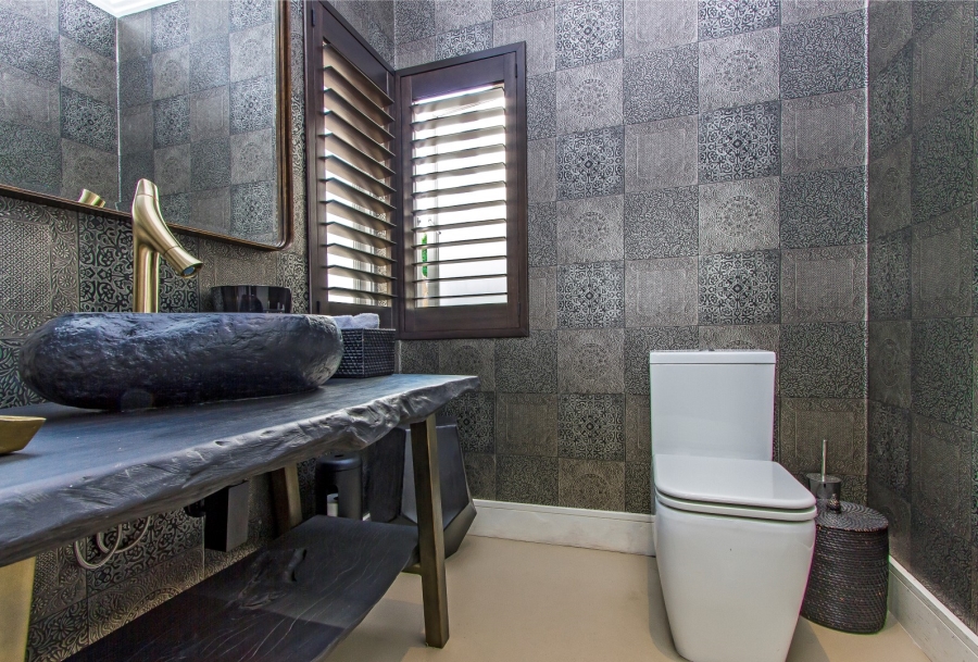 5 Bedroom Property for Sale in Benmore Gardens Gauteng
