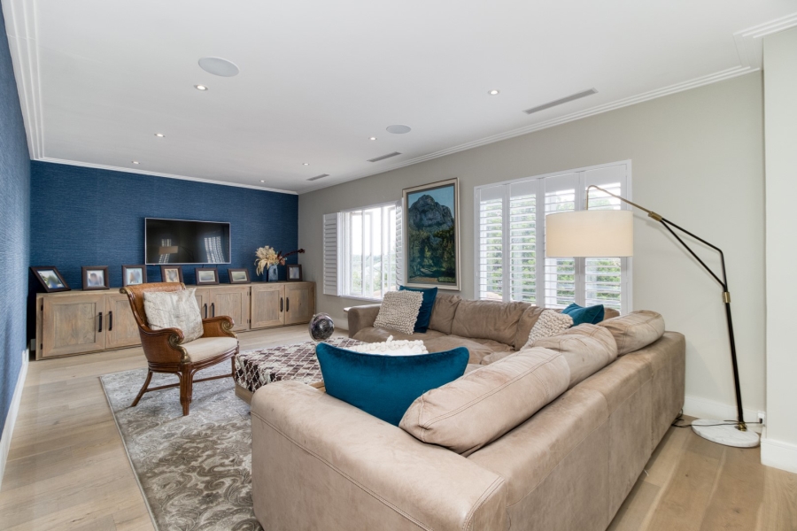 5 Bedroom Property for Sale in Benmore Gardens Gauteng