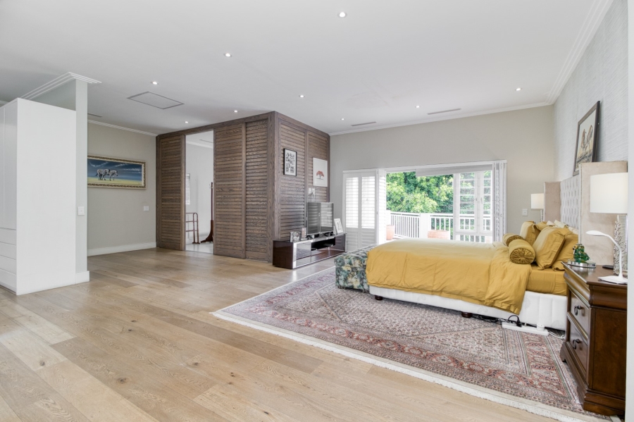 5 Bedroom Property for Sale in Benmore Gardens Gauteng