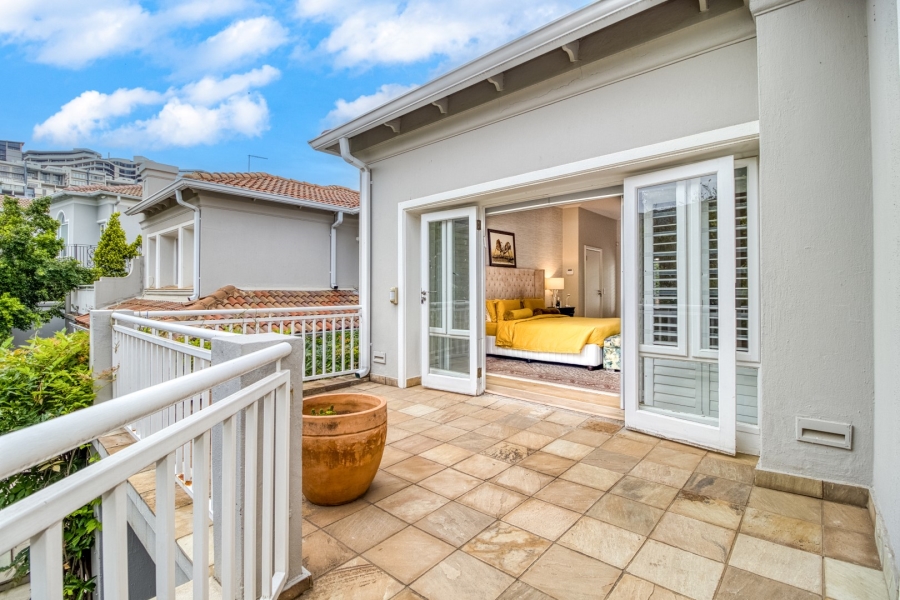 5 Bedroom Property for Sale in Benmore Gardens Gauteng