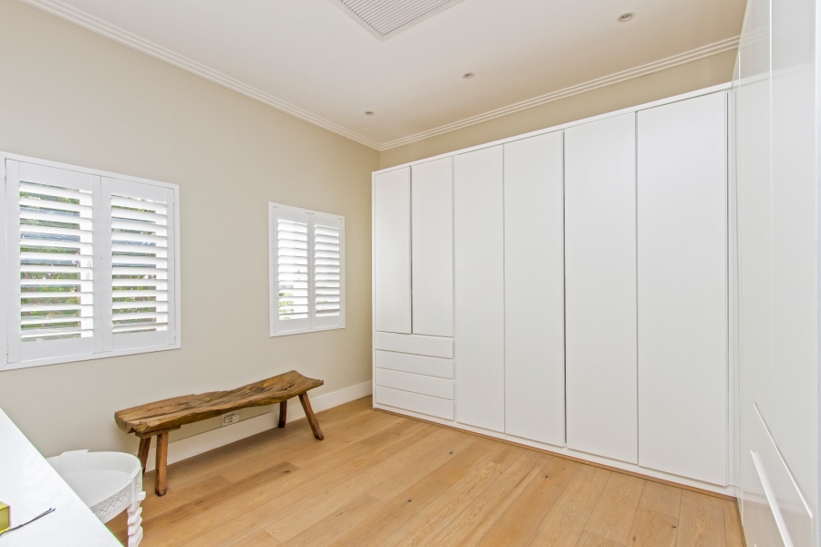 5 Bedroom Property for Sale in Benmore Gardens Gauteng
