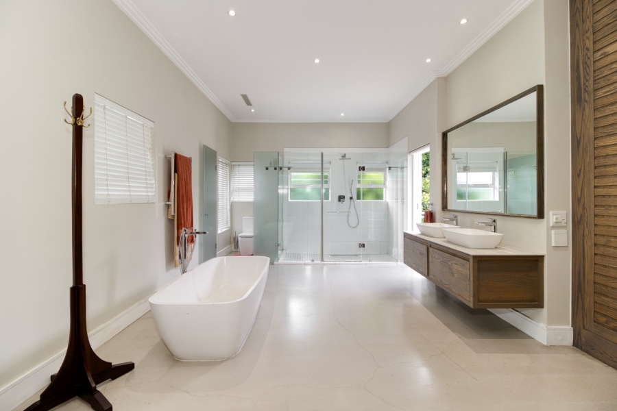 5 Bedroom Property for Sale in Benmore Gardens Gauteng