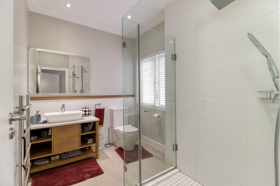 5 Bedroom Property for Sale in Benmore Gardens Gauteng