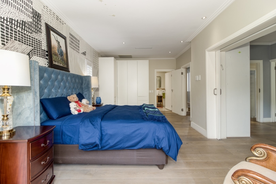 5 Bedroom Property for Sale in Benmore Gardens Gauteng