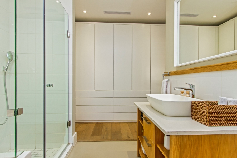 5 Bedroom Property for Sale in Benmore Gardens Gauteng