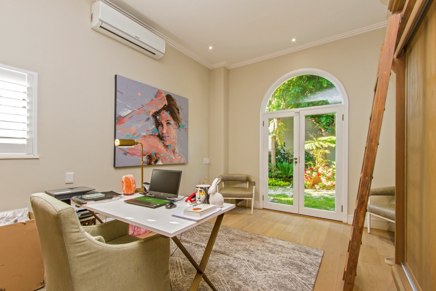 5 Bedroom Property for Sale in Benmore Gardens Gauteng