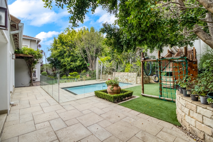 5 Bedroom Property for Sale in Benmore Gardens Gauteng
