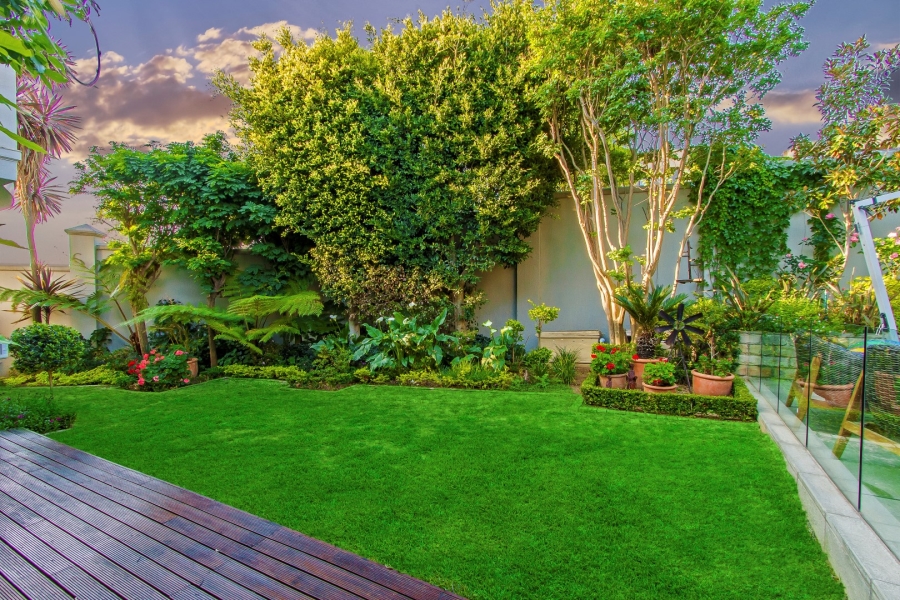 5 Bedroom Property for Sale in Benmore Gardens Gauteng