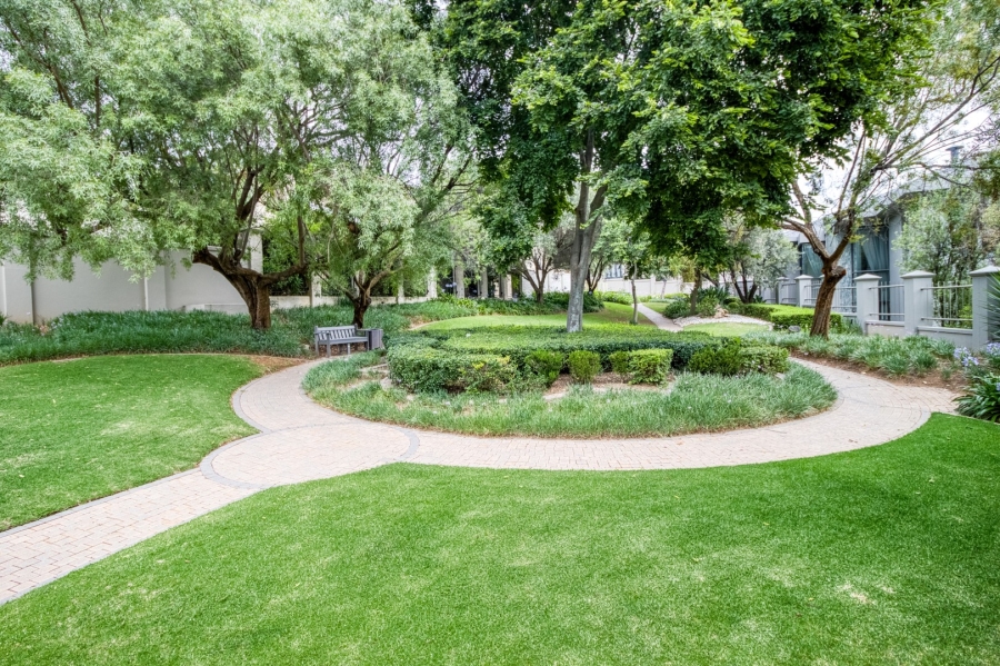 5 Bedroom Property for Sale in Benmore Gardens Gauteng