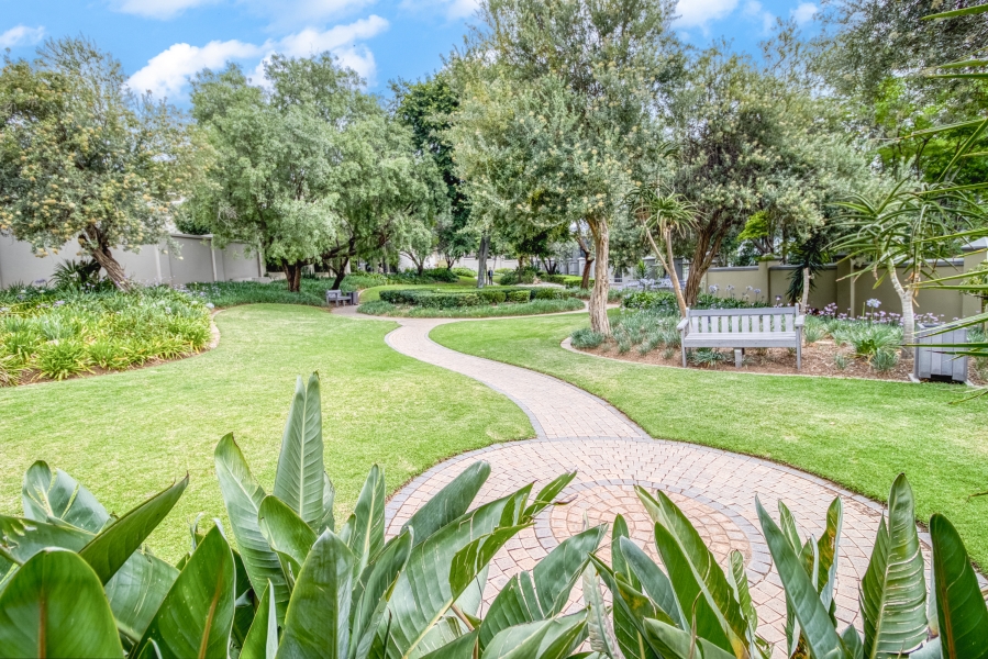 5 Bedroom Property for Sale in Benmore Gardens Gauteng