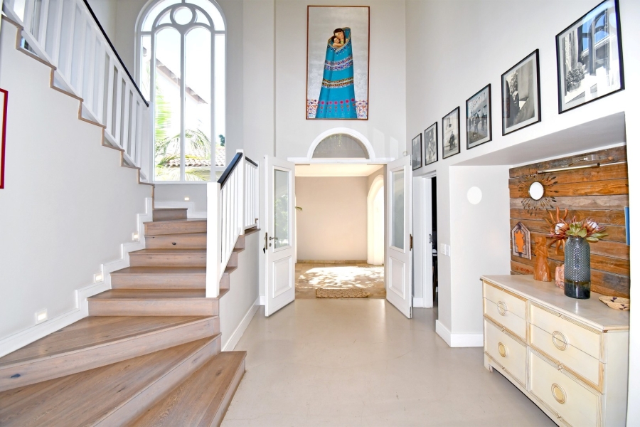 5 Bedroom Property for Sale in Benmore Gardens Gauteng