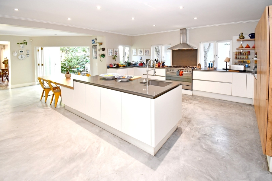 5 Bedroom Property for Sale in Benmore Gardens Gauteng