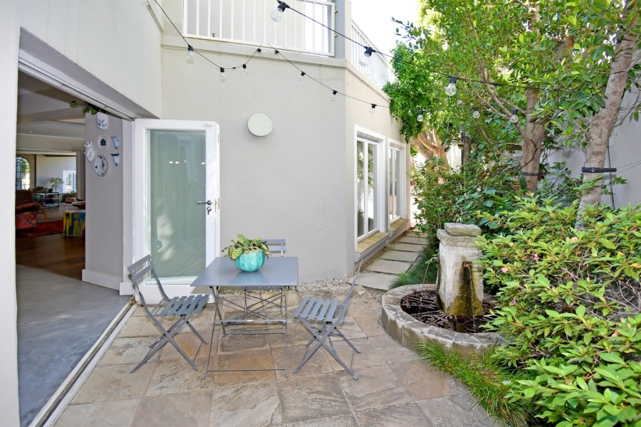 5 Bedroom Property for Sale in Benmore Gardens Gauteng