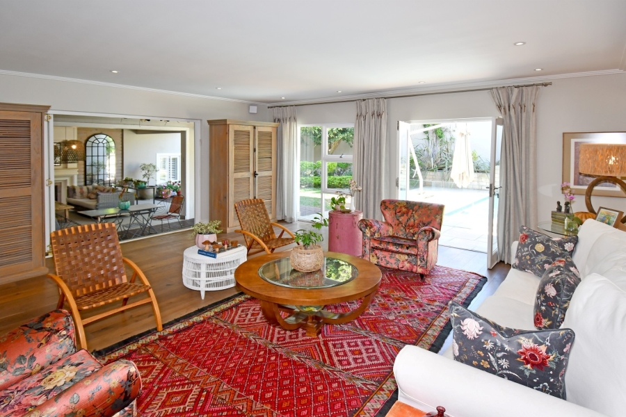 5 Bedroom Property for Sale in Benmore Gardens Gauteng