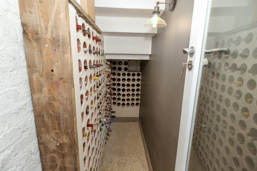 5 Bedroom Property for Sale in Benmore Gardens Gauteng