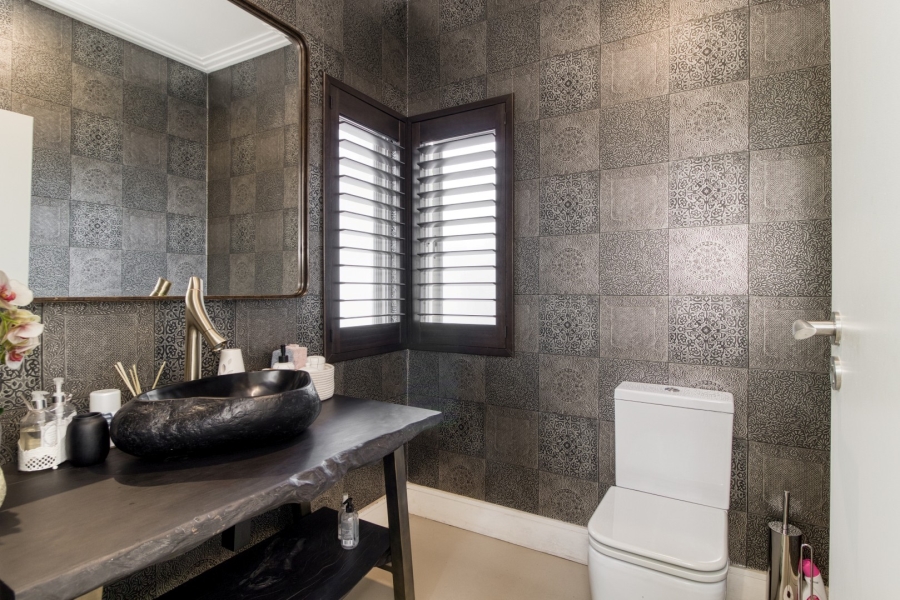 5 Bedroom Property for Sale in Benmore Gardens Gauteng