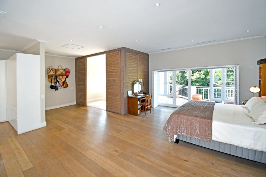 5 Bedroom Property for Sale in Benmore Gardens Gauteng