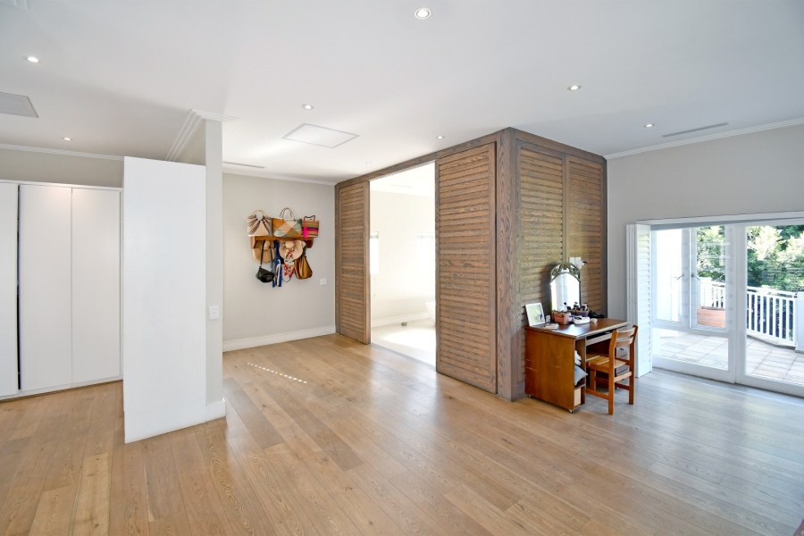 5 Bedroom Property for Sale in Benmore Gardens Gauteng