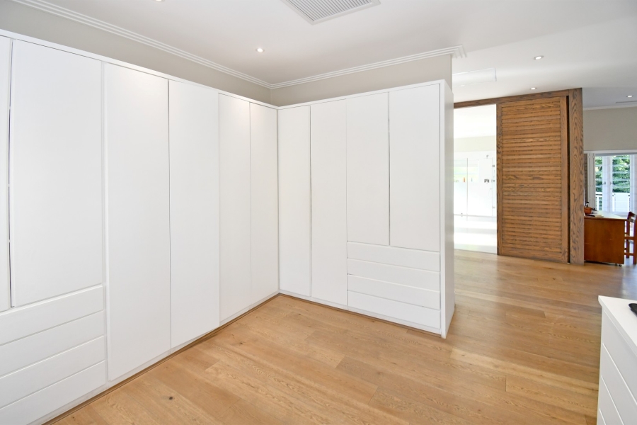 5 Bedroom Property for Sale in Benmore Gardens Gauteng